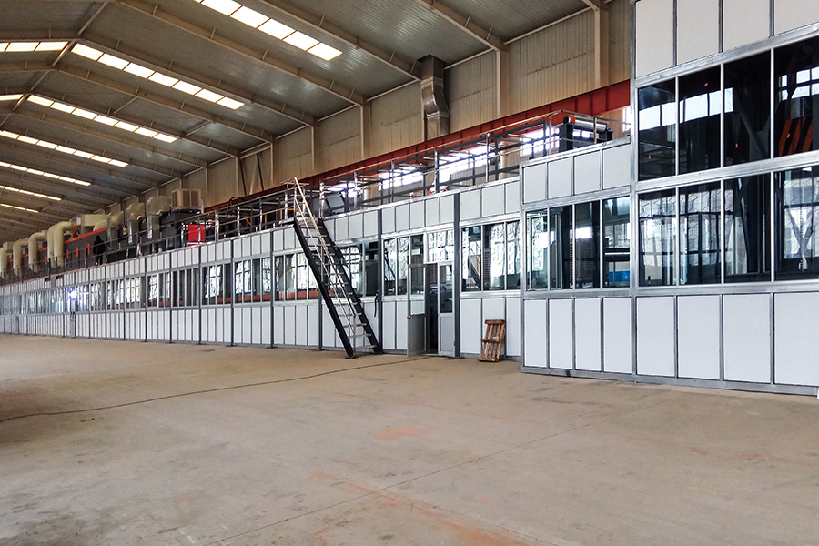 Linie de producție pentru acoperire cu folie de aluminiu pentru containere alimentare